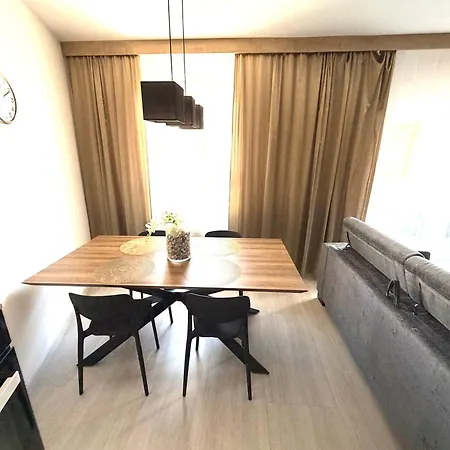 Champion Apartment *